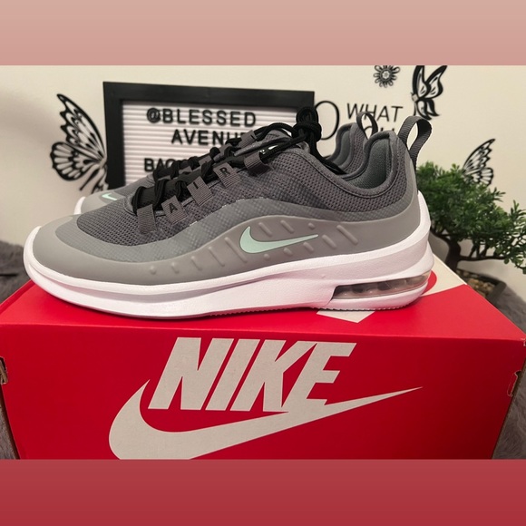 Womens Nike Air Axis in Cool Grey - Picture 2 of 7